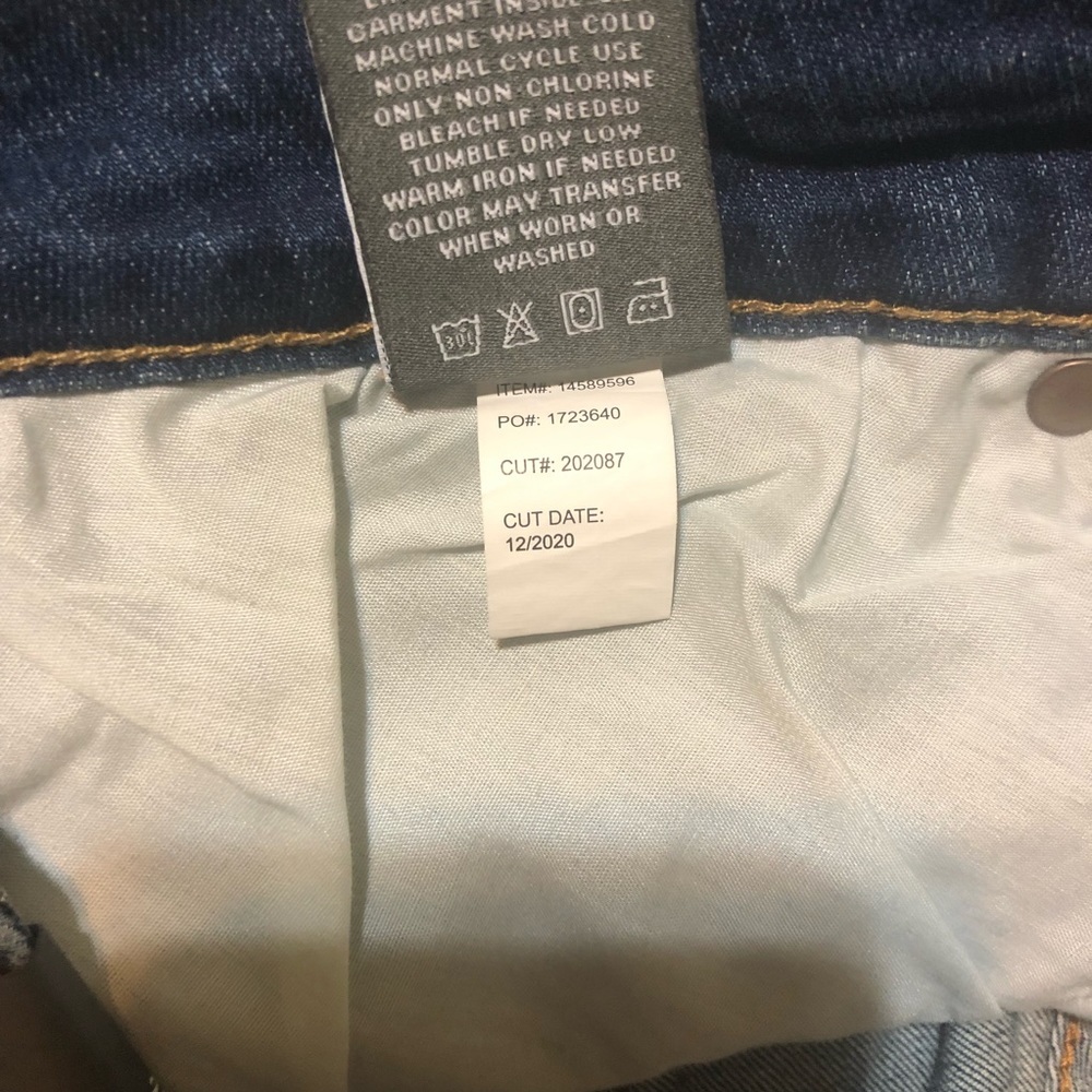 Torrid denim distressed shorts. Size 22 NWT - Picture 12 of 13